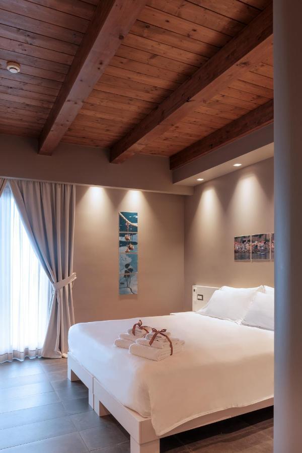 Il Casato Deluxe Rooms Scilla Luaran gambar